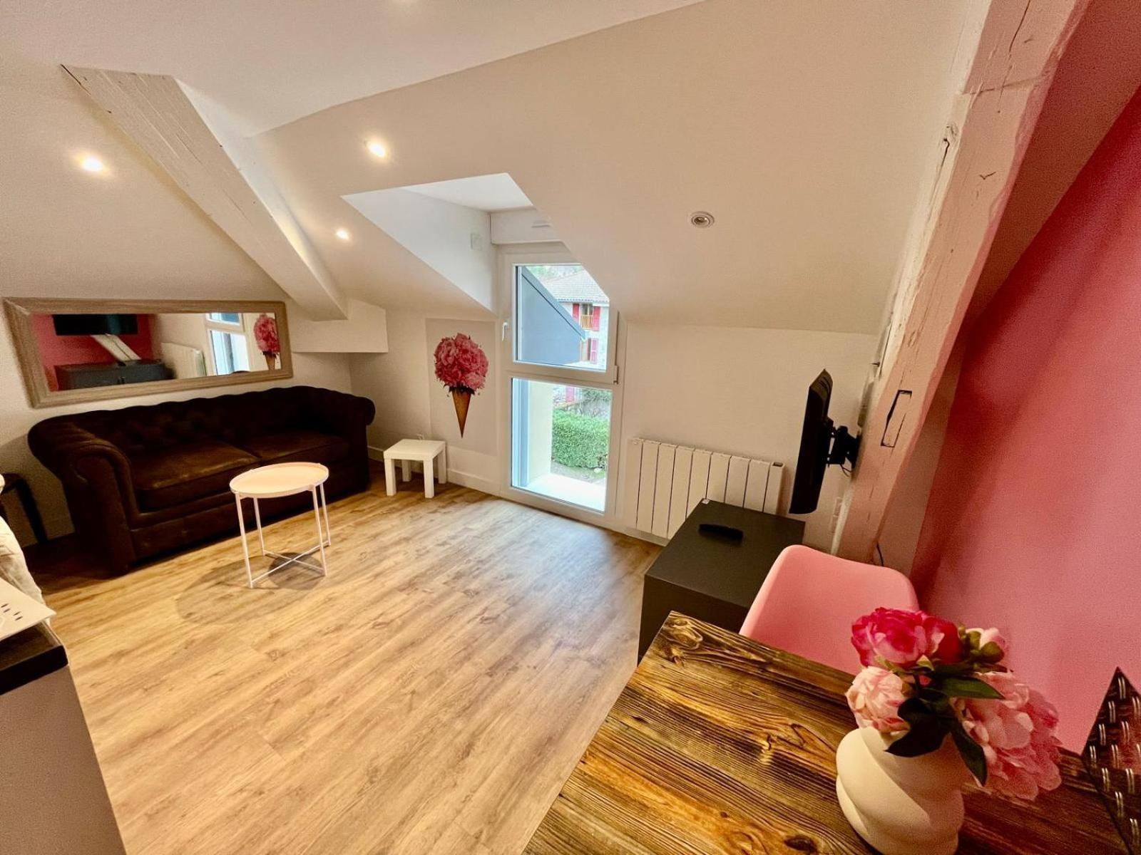 Apartament Maison Des Fleurs La Terrasse  Zewnętrze zdjęcie